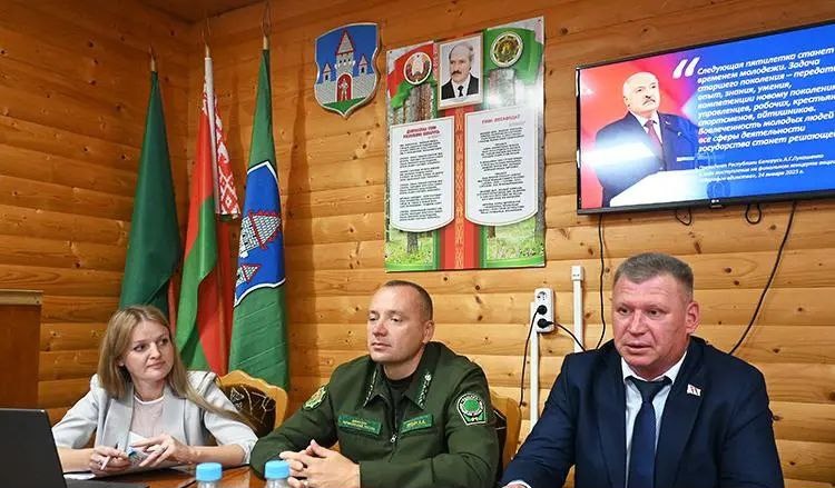 Молодежь — стратегический ресурс страны: тему Единого дня информирования обсудили в Чериковском лесхозе