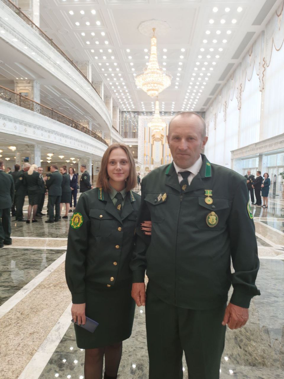 
							Экскурсия во Дворце Независимости 					